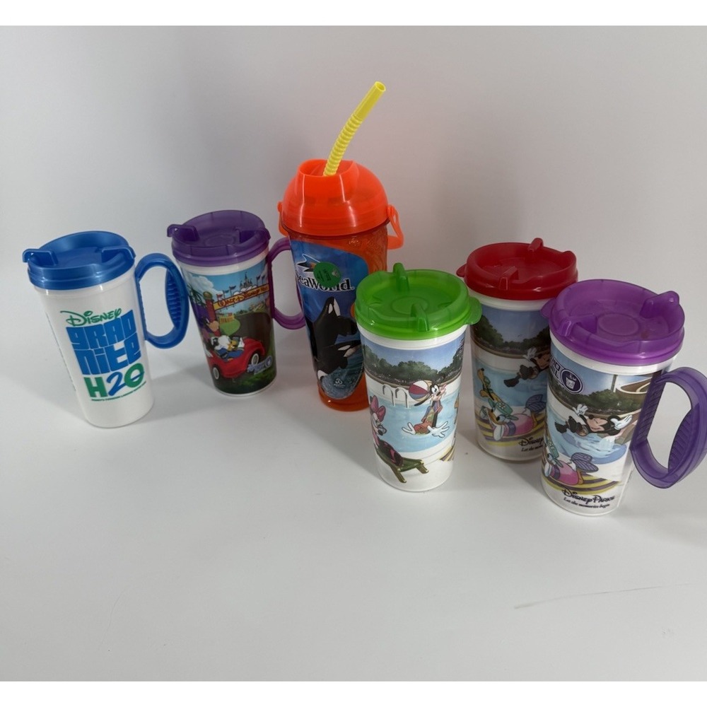 Disney Parks Classic Refill Plastic Cups Lot Of 5 Mugs With Lid & Sea World Cup